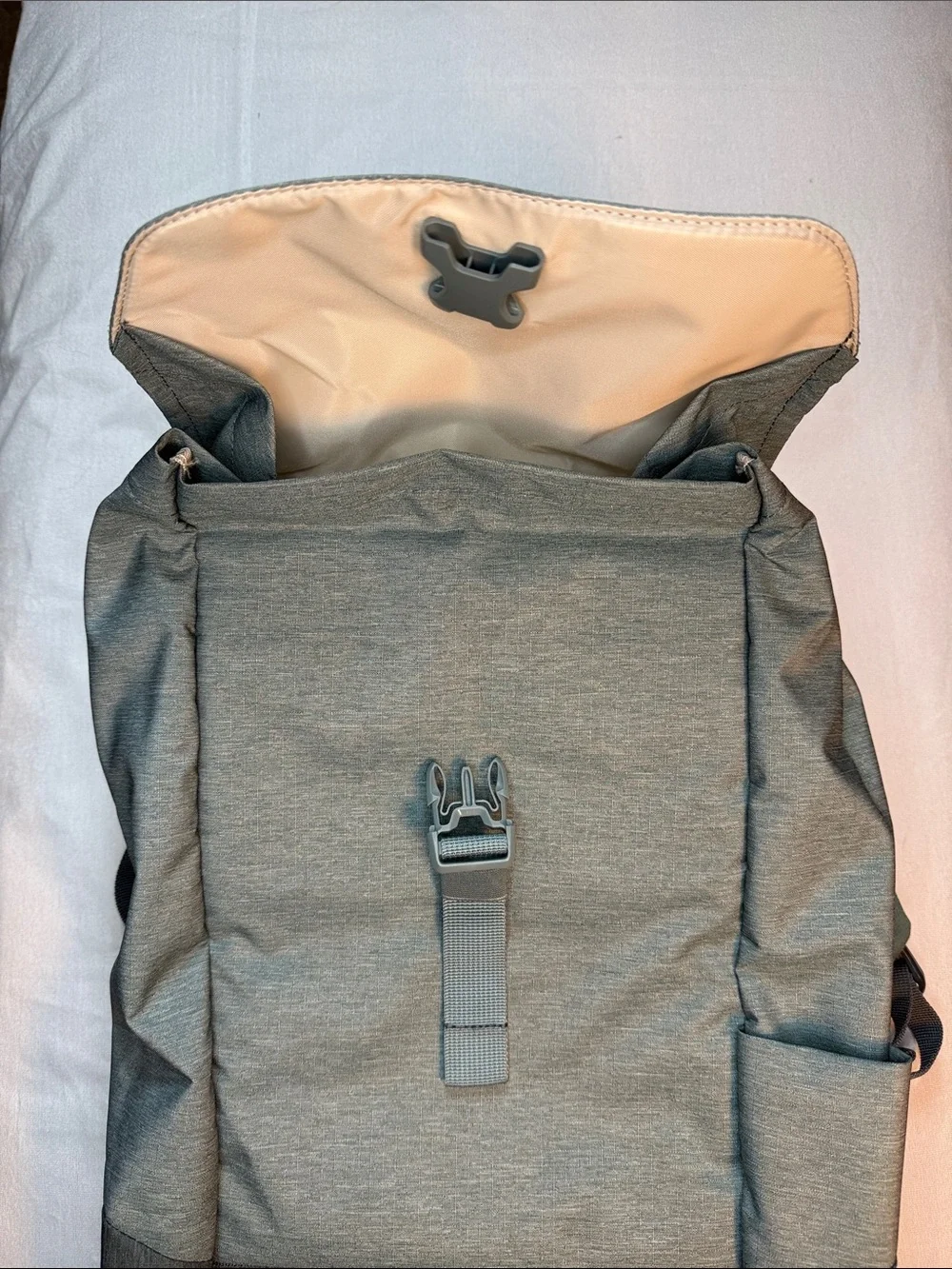 Thule Men's Sage Green and Dark Gray Two-Tone Backpack